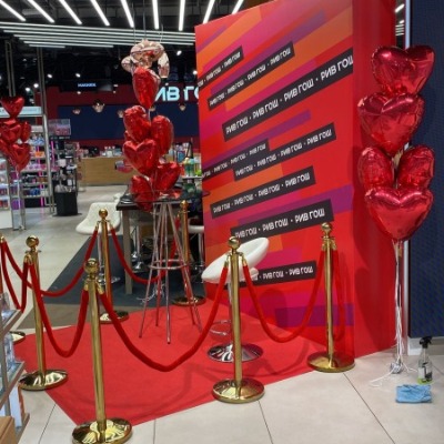 Красная ковровая дорожка в аренду для фотозоны на Новый Год в Москве